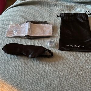 MAC Cosmetics Black Sleep Mask Set